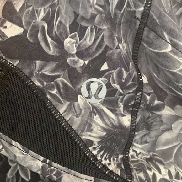 Lululemon Original Hotty Hot Short- Black Angel Wing - Picture 6 of 14